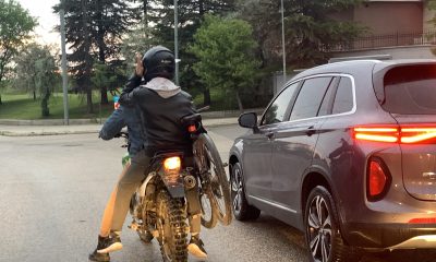 Plakasız motosikletle tehlikeli yolculuk