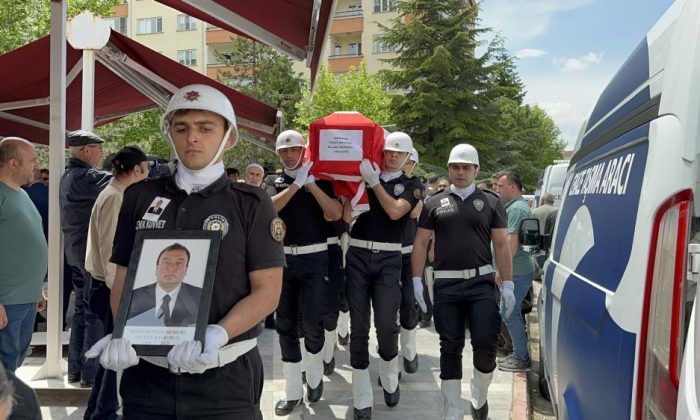 Kalp krizi sebebiyle vefat eden polis memuru son yolcuğuna uğurlandı