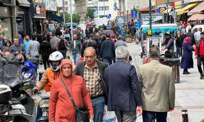Sağanak yağış sonrası güneş açınca kent merkezi doldu taştı