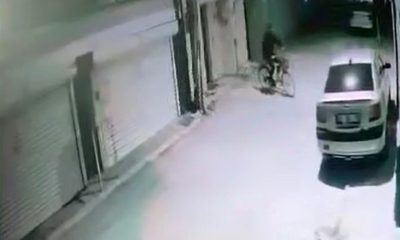 Kameraya aldırış etmeyen hırsız, apartmandan 45 saniyede bisiklet çaldı