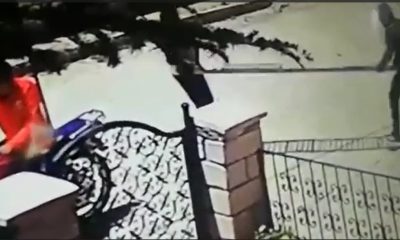 Otopark girişindeki demir mazgalı saniyeler içinde çaldılar