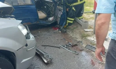 Eskişehir Kütahya Karayolunda  otomobiller çarpıştı: 2 yaralı