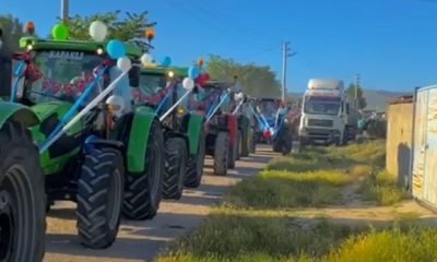 Çiftçi babanın düğününde 15 traktörlü konvoy renkli görüntüler oluşturdu