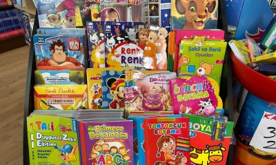 Okula hazırlık yapan aileler çocuk kitaplarına ilgi gösteriyor