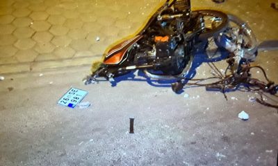 Duvara çarparak ikiye bölünen motosikletin sürücüsü yaralandı