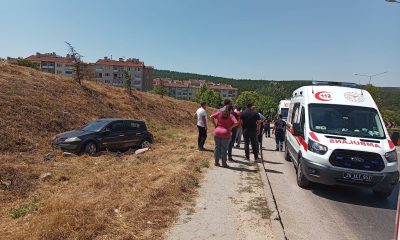 Virajı alamayan sürücü kaldırımda yürüyen kadına çarptı