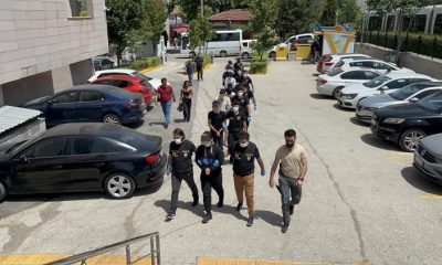 Pompalı tüfekle 3 kişiyi yaralayan şüphelilerden 5’i tutuklandı