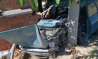 Otomobil Önce Bahçe Duvarına sonra Elektrik direğine çarptı 1 kişi Öldü