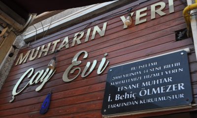 Genç muhtar baba mesleğini ve esnaflığı bir arada götürerek takdir topluyor