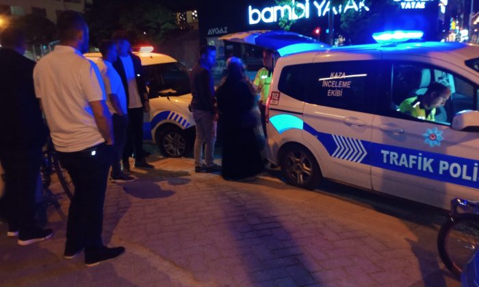 Kırmızı ışığa rağmen sürat yaptığı iddia edilen otomobil bisikletli kız çocuğuna çarptı