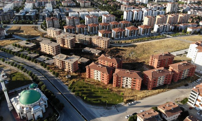 Bu binalar 20 yılı aşkın süredir atıl vaziyette bekliyor