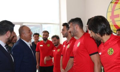 Mevlüt Çavuşoğlu’ndan, Eskişehirspor’a ziyaret