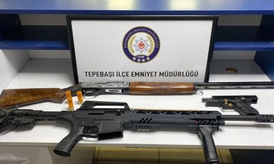 Şüphelinin iş yerinde 2 tüfek 1 tabanca polis tarafından ele geçirildi