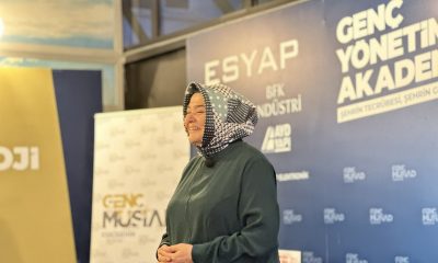 Ayşen Gürcan Ben Voleybolcu kızlarımızın Oyununa Bakıyorum Onlar Bacaklarına !!