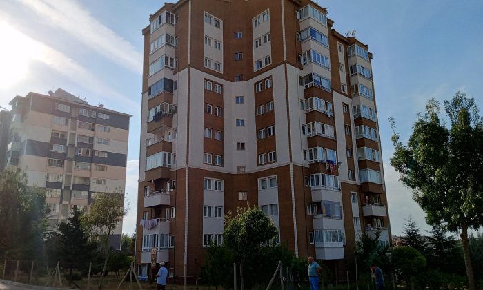 Blok ve daire numaraları yanlış yazılan vatandaşlar evlerini satamıyor