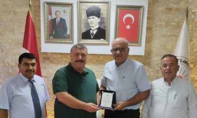 Yalımkaya Çevre Köyleri Kültür ve Dayanışma Derneği’nden Başkan Alp’e plaket