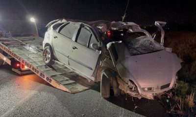 Yolcu otobüsünün çarptığı otomobil şarampole yuvarlandı 1 kişi Öldü