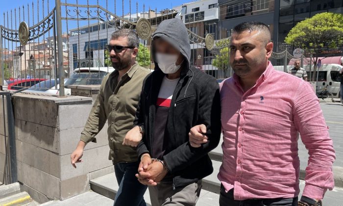 15 yaşındaki oğlunun öldürdüğü kadının davası ertelendi