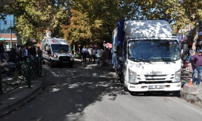 Ambulansın yolunu kapatan araç vatandaşın tepkisini topladı