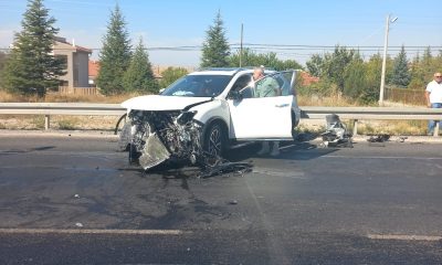 Otomobillerin kafa kafaya çarpıştığı kazada 4 kişi yaralandı