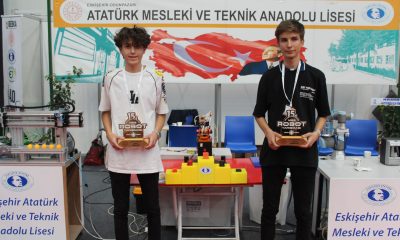 Robot yarışmasında dünya birincisi ve ikincisi olan lise öğrencileri başarı sürecini anlattı