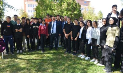 Başkan Alp Fen lisesi öğrencileriyle buluştu