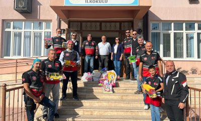 Eskişehir’de 2 dernek çocuklara 400 oyuncak dağıttı