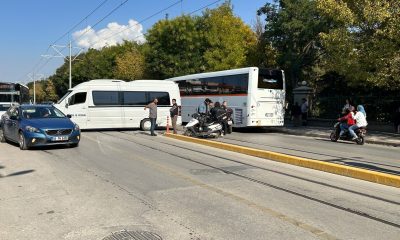 Hatalı dönüş yapan minibüse çarpan motosiklet sürücüsü yaralandı