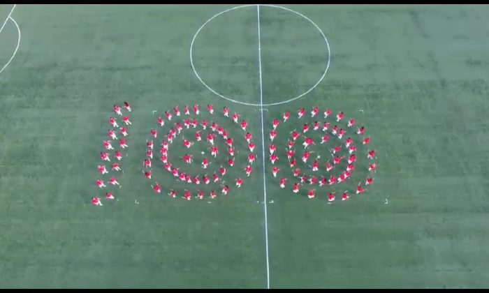 120 öğretmenden 100’üncü yıla özel zeybek gösterisi