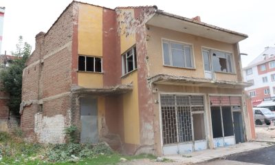 Metruk bina mahalle sakinlerini tedirgin ediyor