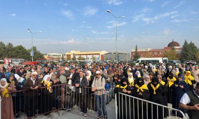 200’ün üzerinde umreci dualarla kutsal topraklara yola çıktı