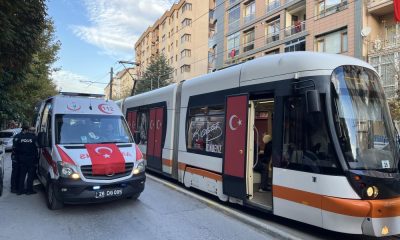Tramvayın çarptığı 16 yaşındaki genç kız yaralandı