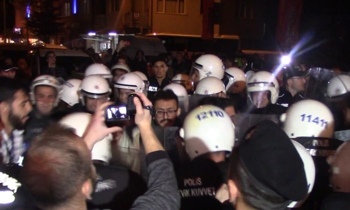Dışarıdan gelip yurtta eylem yapılmasına polis izin vermedi