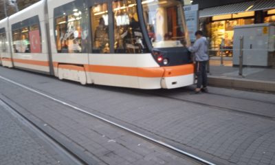 Eskişehir’de bir çocuğun tramvaya tutunma çabası hayret ettirdi