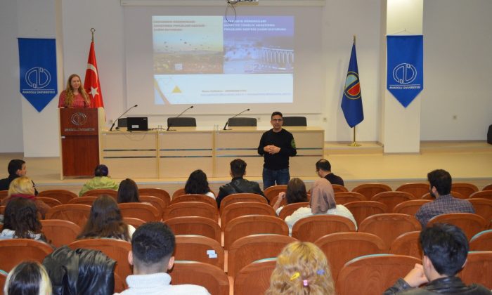 Eğitim Fakültesinde “TÜBİTAK 2209-A Üniversite Öğrencileri Araştırma Projeleri Destekleme Programı” bilgilendirme toplantısı
