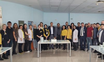Radyoloji çalışanları ‘Dünya Radyoloji Günü’ için pasta kesti