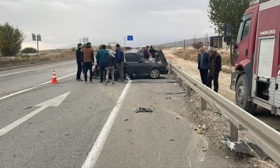 Bolvadin’de iki otomobil çarpıştı: 1 ölü, 4 yaralı