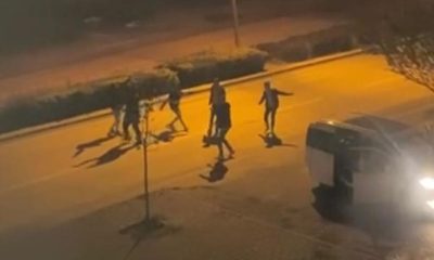 Yol ortasında çiftetelli oynayan gençler doyasıya eğlendi