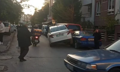 Kontrolden çıkan araç park halindeki otomobilin üzerine çıktı
