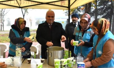 Üniversite öğrencilerine sıcak çorba ikramı yapıldı