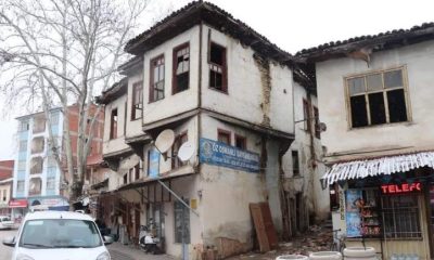 Tarihi ve kültürel eserlerin olduğu Taşhan Meydanı iyileştiriliyor
