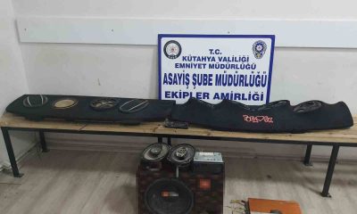 Kütahya’da otomobilden hırsızlık yaptıkları iddiasıyla 2 kişi yakalandı