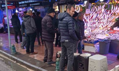 Vatandaşlar soğuğa rağmen balık sırasında