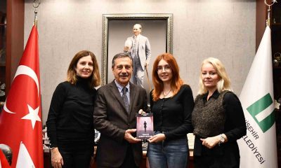 İki Elin Sesi Var Senfoni Orkestrası Öğrencisi Arya’dan Başkan Ataç’a ziyaret