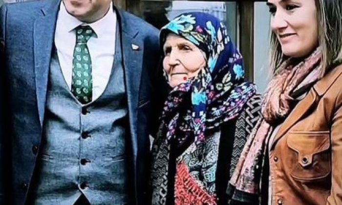 Hem fotoğraf çektirdi hem sohbet etti