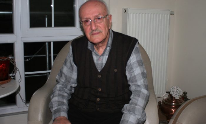 26 yıllık öğretmenlik hayatı boyunca bine yakın öğrenciyi mezun etti