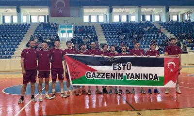 ESTÜ’den Filistin’e destek pankartı