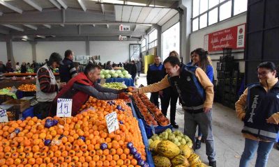 Özel gençler ve zabıta görevlileri pazar alanında denetim yaptı