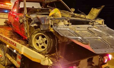 Kaza sonrası hurdaya dönen aracını olay yerinde bırakıp kaçtı