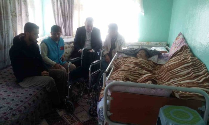 Sivrihisar Müftülüğü’nden tekerlikle sandalye yardımı